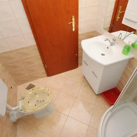 With Parking Space Njivice, Krk - 5458 Appartamento