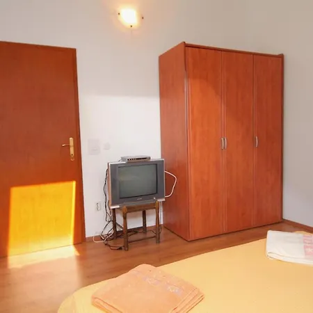 With Parking Space Njivice, Krk - 5458 Appartamento