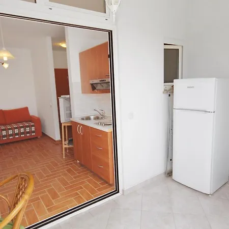 Appartamento With Parking Space Njivice, Krk - 5458