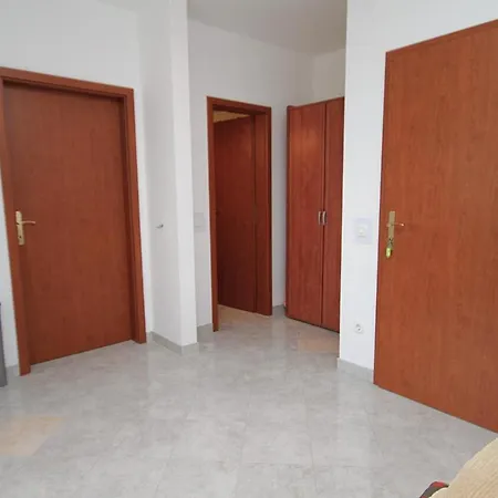 Appartamento With Parking Space Njivice, Krk - 5458 Njivice