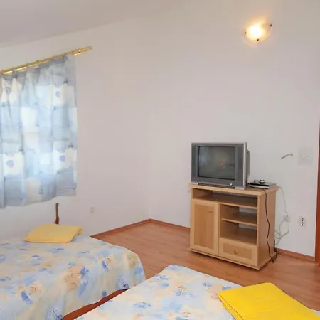 With Parking Space Njivice, Krk - 5458 Appartamento *