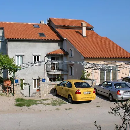 And With Parking Space Njivice, Krk - 5458 Guest house 3*