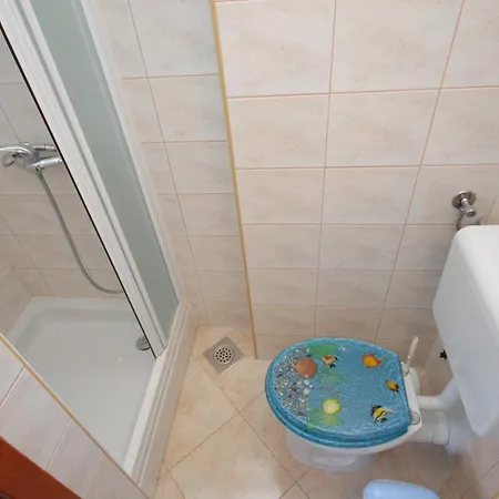And With Parking Space Njivice, Krk - 5458 Guest house 3*