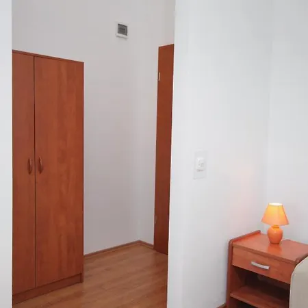 Guest house And With Parking Space Njivice, Krk - 5458