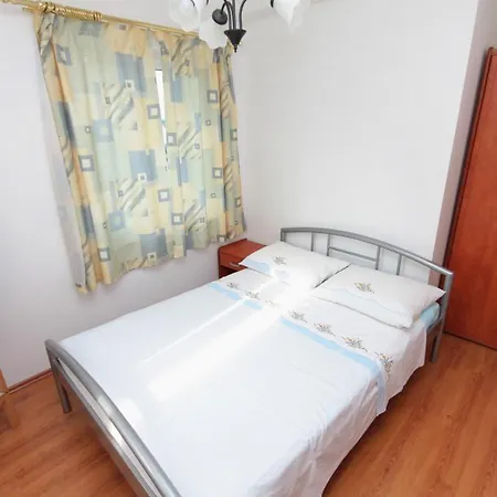 And With Parking Space Njivice, Krk - 5458 Guest house 3*