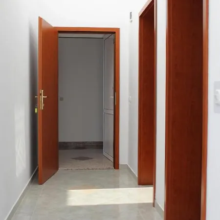 And With Parking Space Njivice, Krk - 5458 Guest house Njivice
