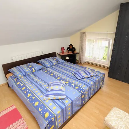 Guest house And With Parking Space Njivice, Krk - 5458